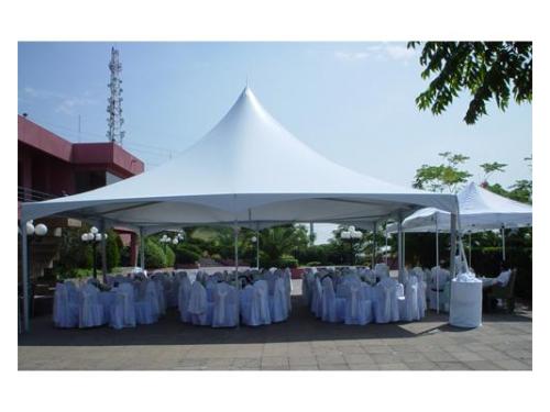 Carpa con techo alto