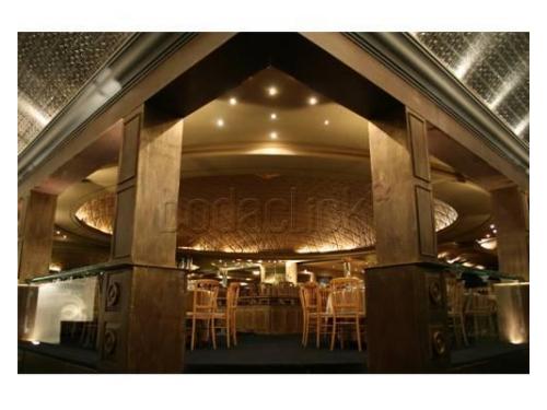 Entrada a la estancia de mesas