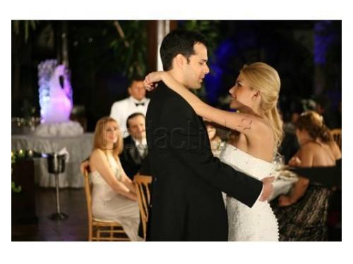 En su primer baile felices