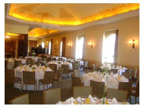 Montaje de bodas en torre ejecutiva