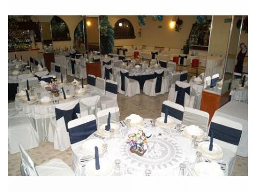 Excelente espacio entre mesas