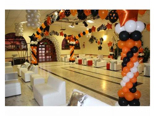 Sillones lounge y decoración con globos
