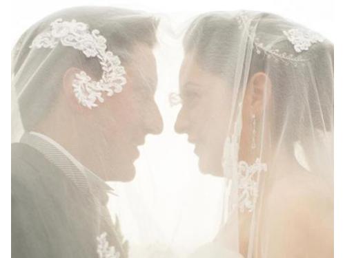 Novios bajo el velo