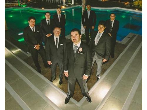Novio con sus padrinos