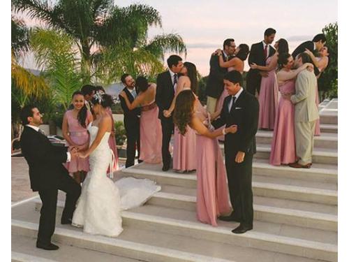 Novios con sus damas y padrinos de honor