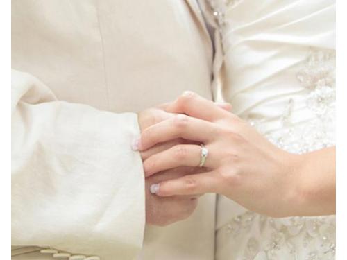 Tomados de las manos