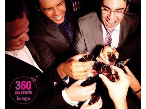 Bebiendo con los invitados