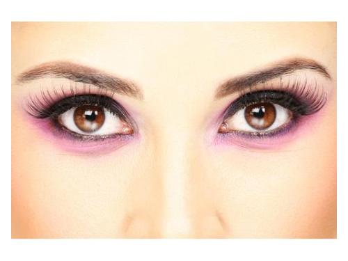 Pestañas largas y sombra rosa