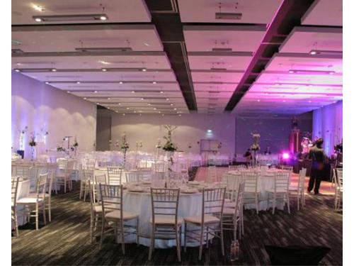 Salón con gran capacidad para tus invitados en día de tu boda
