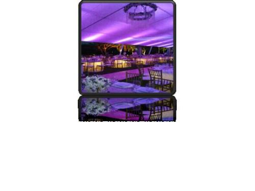 Carpa y mesas iluminadas