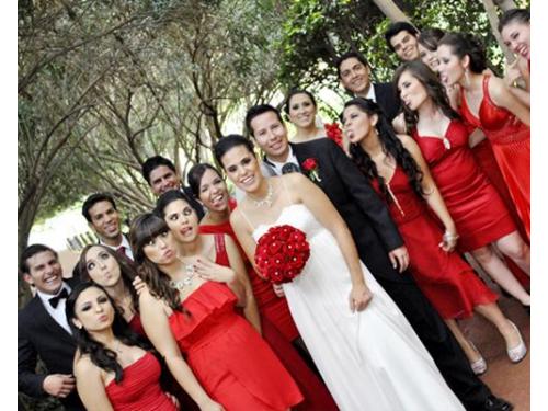 Los novios con sus amigos