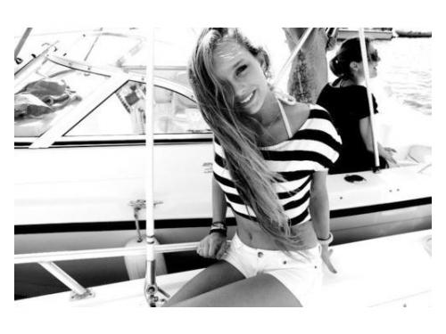 Novia en el viaje en yate