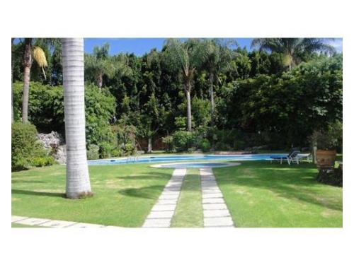 Alberca en el jardín