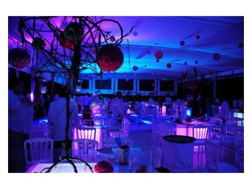 Montaje de boda por la noche