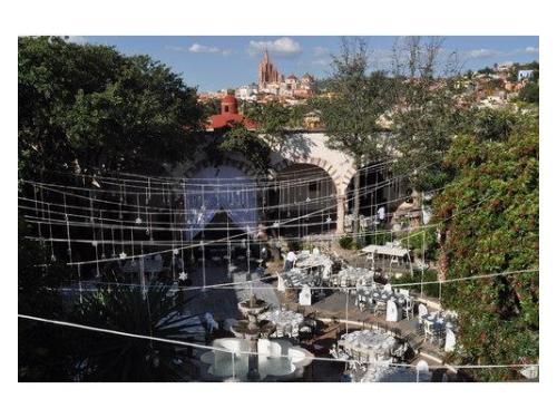 Patio principal y decoración