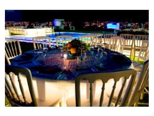 Montaje de mesa con iluminación interior