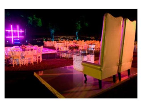 Vista de las mesas desde la mesa de los novios