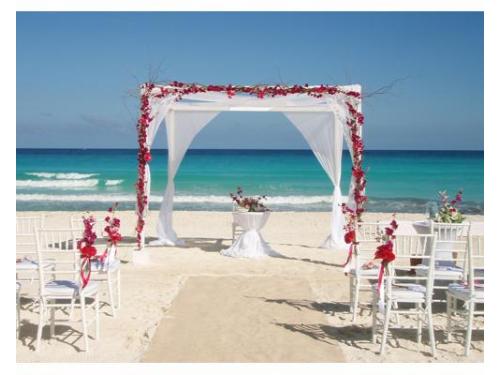 Gazebo con decoraciones florales