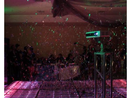 Vuelo de confetti de colores