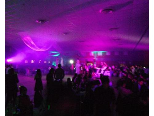 Decoración con luces sobre pista y salón