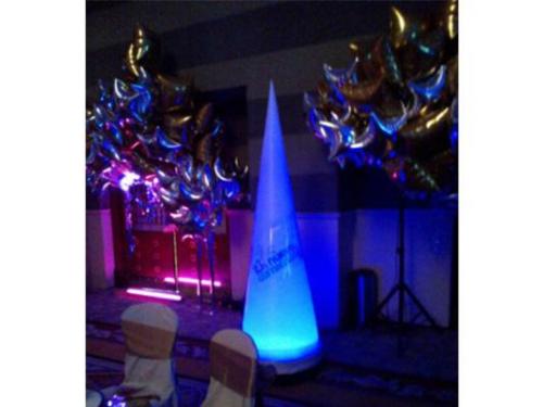 Conos iluminados y globoflexia