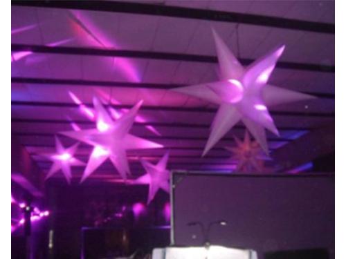 Hermosas estrellas iluminadas