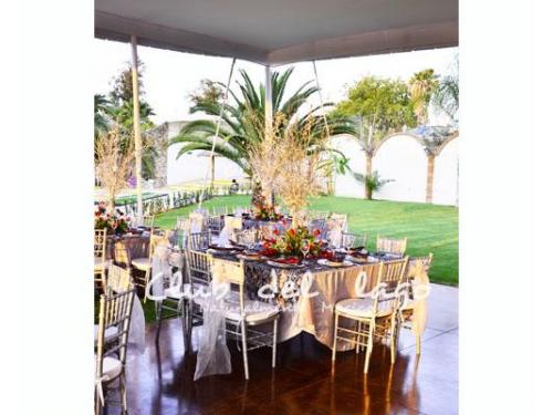 Montaje con centros de mesa elegantes