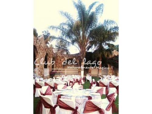 Distribución de las mesas en el jardín