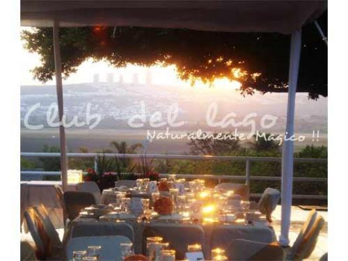 Elegante montaje con centros de mesa