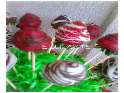 Cakepops rojas y blancas