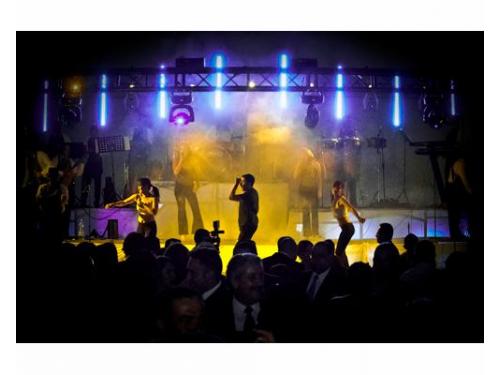 Luces y escenario para el grupo