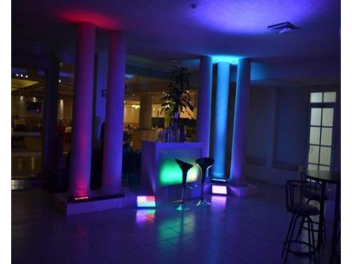 Iluminación y pista de baile