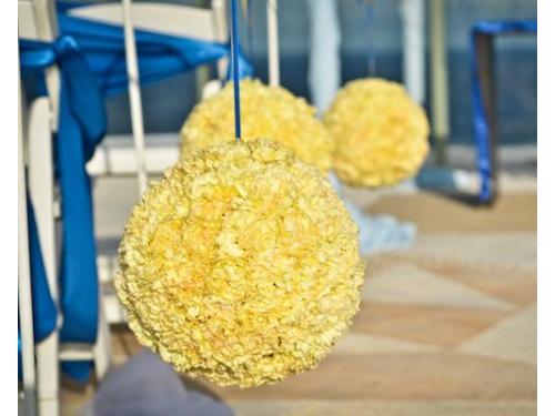 Arreglo de flores para las sillas