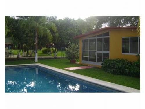 Relájate en la alberca