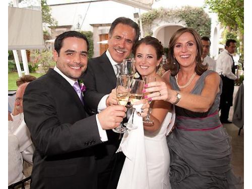 Saludando a los novios