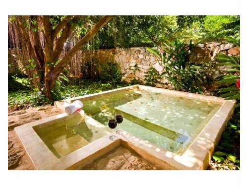 Relajate en el jacuzzi