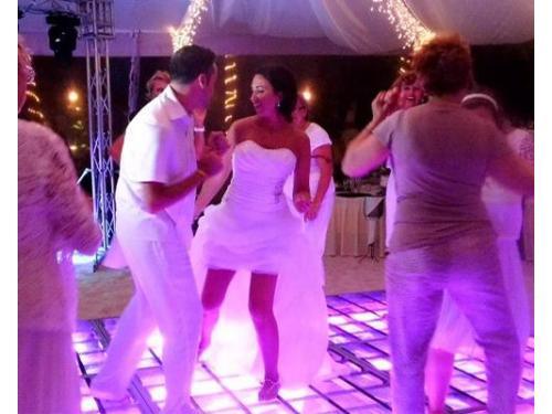 Novios en pista de baile