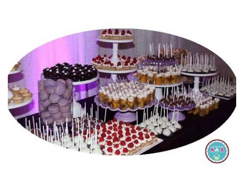 Montaje de mesa de postres