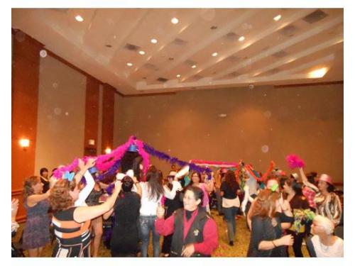 Hacen que todos tus invitados participen