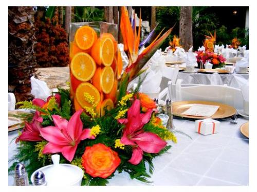 Arreglos florales con frutas para tu boda