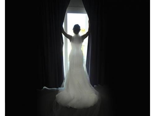 Novia en ventana