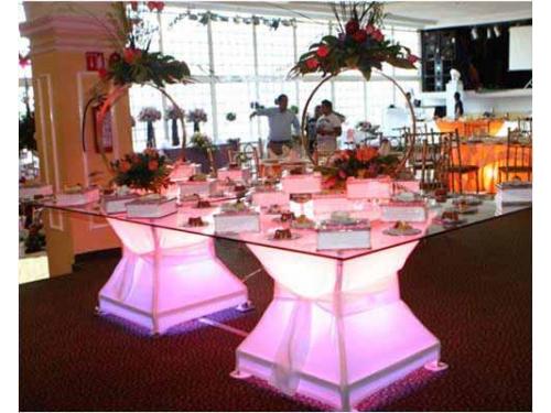 Montaje de mesas iluminadas