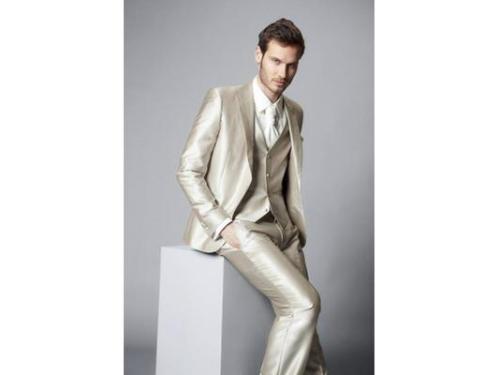 Traje satinado color perla