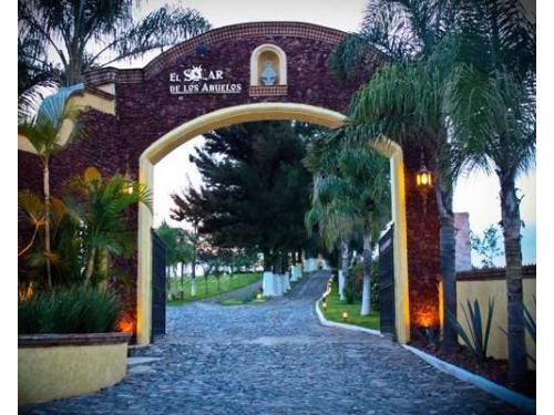 Entrada principal al salón