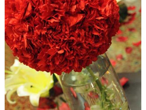 Bellas flores que adornarán el salón durante tu boda