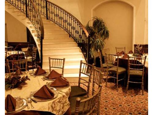 Escalera para el segundo piso del salón de tu boda