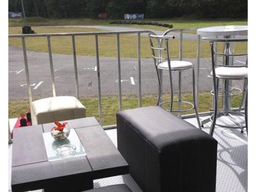 Zona lounge en el remolque