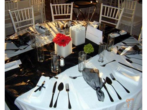 Montaje con camino negro