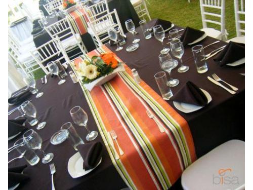 Montaje con camino colorido de rayas