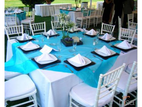 Cubre mantel de organza azul